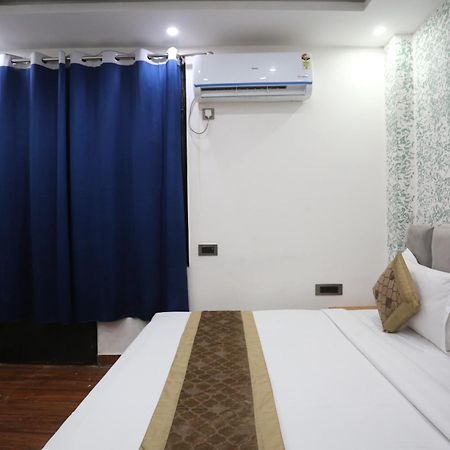 Hotel Twamev Couple Friendly Laxmi Nagar New Delhi Exterior photo