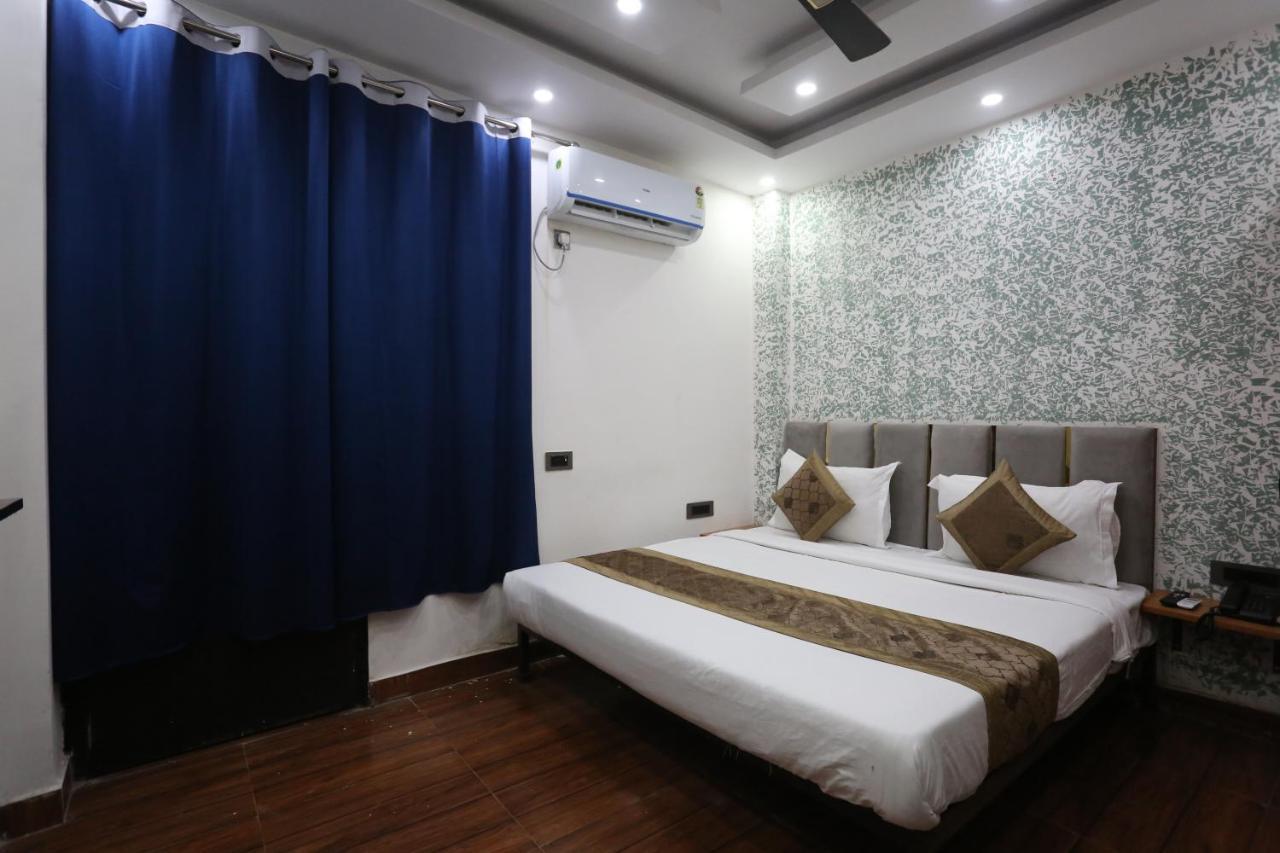 Hotel Twamev Couple Friendly Laxmi Nagar New Delhi Exterior photo