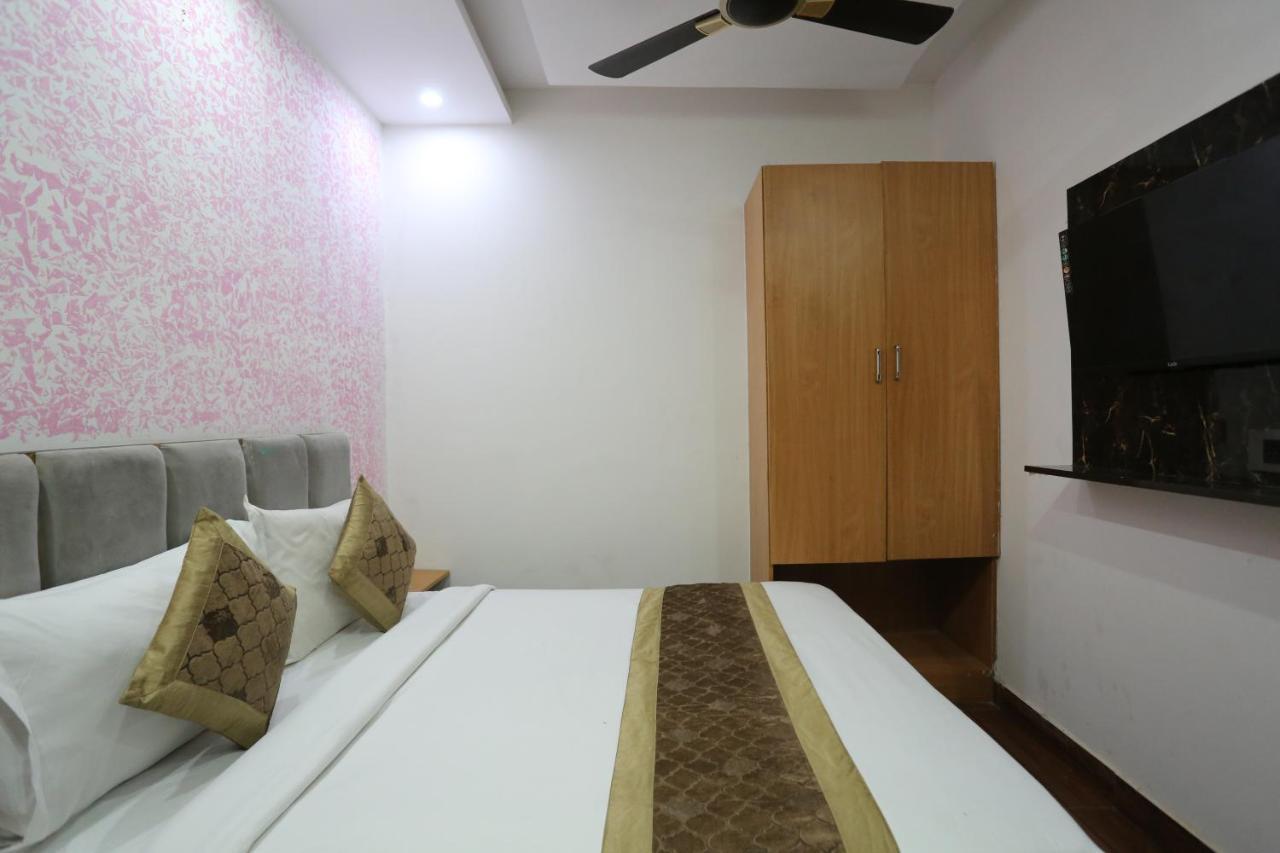 Hotel Twamev Couple Friendly Laxmi Nagar New Delhi Exterior photo