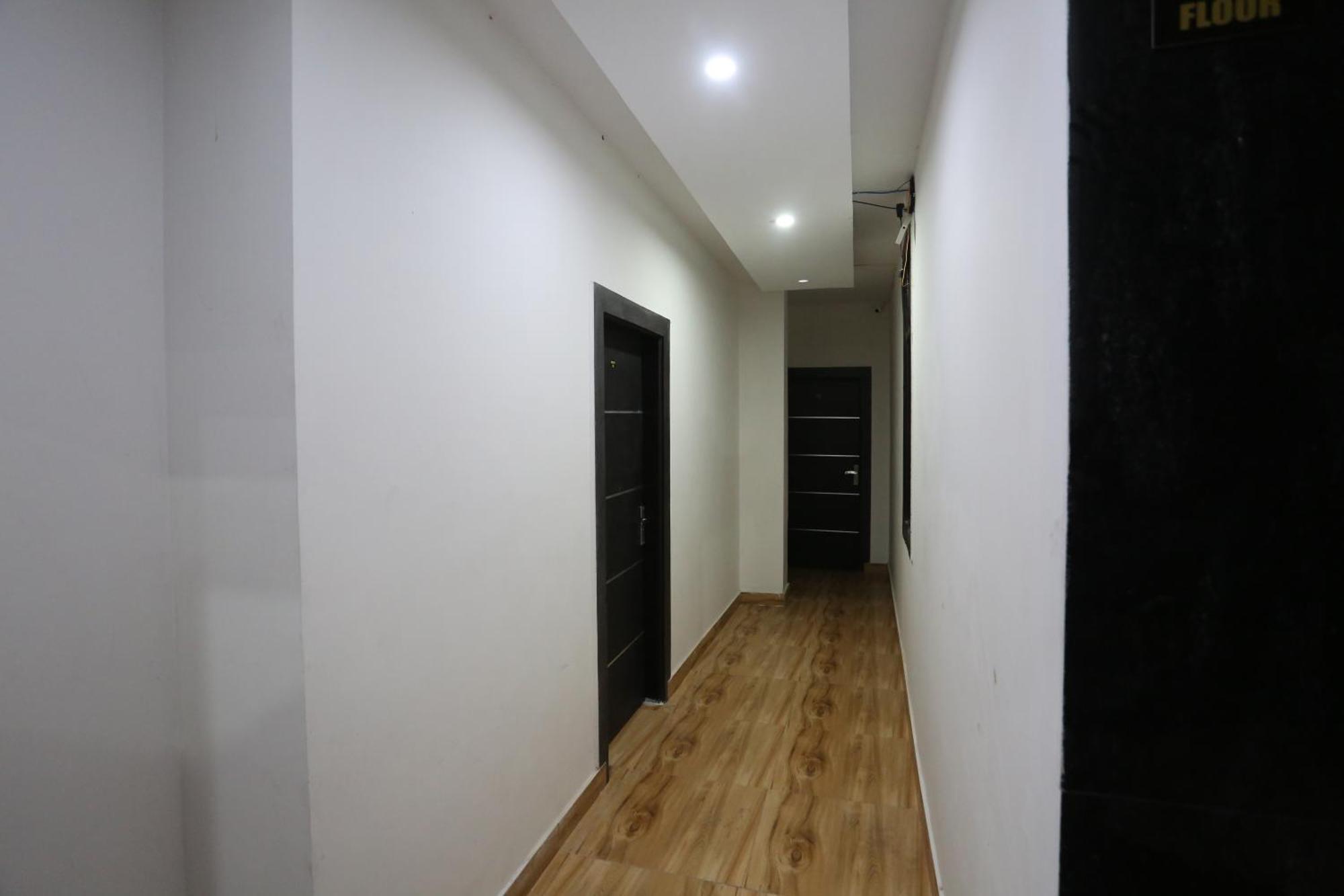 Hotel Twamev Couple Friendly Laxmi Nagar New Delhi Exterior photo